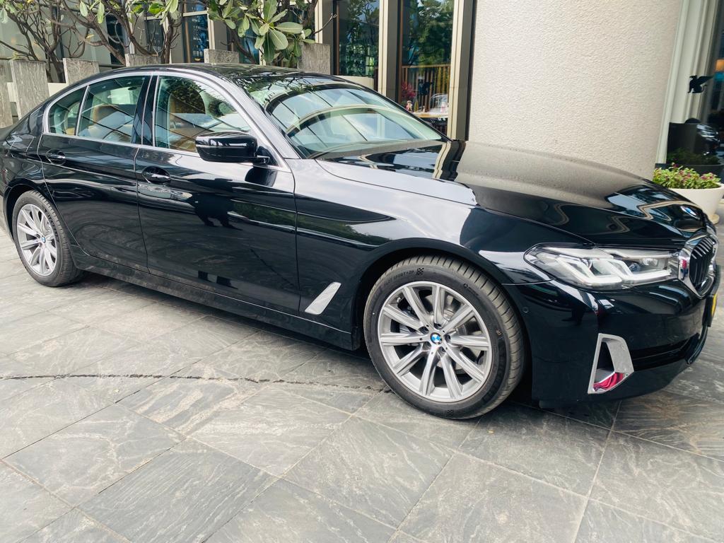 Luxury travel vehicle front